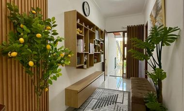RUMAH FULL FURNISH DI CLUSTER EKSKLUSIF DALAM RINGROAD DEKAT JALAN RAYA GEDONG KUNING.