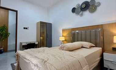 RUMAH FULL FURNISH DI CLUSTER EKSKLUSIF DALAM RINGROAD DEKAT JALAN RAYA GEDONG KUNING.