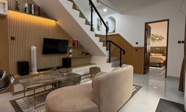 RUMAH FULL FURNISH DI CLUSTER EKSKLUSIF DALAM RINGROAD DEKAT JALAN RAYA GEDONG KUNING.