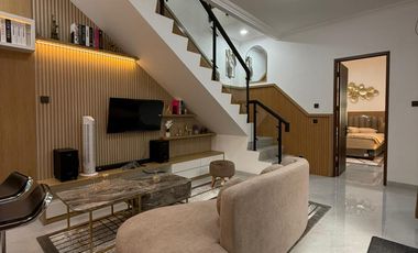 RUMAH FULL FURNISH DI CLUSTER EKSKLUSIF DALAM RINGROAD DEKAT JALAN RAYA GEDONG KUNING.