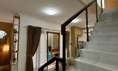 RUMAH FULL FURNISH DI CLUSTER EKSKLUSIF DALAM RINGROAD DEKAT JALAN RAYA GEDONG KUNING.