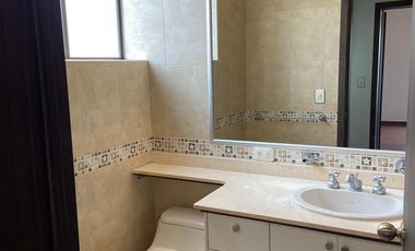 CASA DE RENTA O VENTA CUMBAYA SECTOR EL RESERVORIO CERCA A LA UNIVERSIDAD SAN FRANCISCO DE QUITO