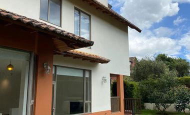 CASA DE RENTA O VENTA CUMBAYA SECTOR EL RESERVORIO CERCA A LA UNIVERSIDAD SAN FRANCISCO DE QUITO