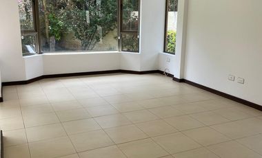 CASA DE RENTA O VENTA CUMBAYA SECTOR EL RESERVORIO CERCA A LA UNIVERSIDAD SAN FRANCISCO DE QUITO