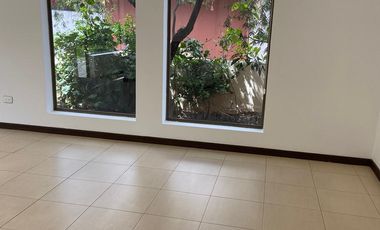 CASA DE RENTA O VENTA CUMBAYA SECTOR EL RESERVORIO CERCA A LA UNIVERSIDAD SAN FRANCISCO DE QUITO