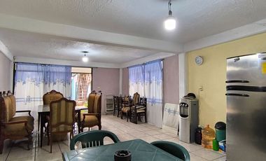 Casa en venta en Chalco Centro: invierte en una propiedad con gran potencial y plusvalía en aumento- 3 recamaras, 3 baños