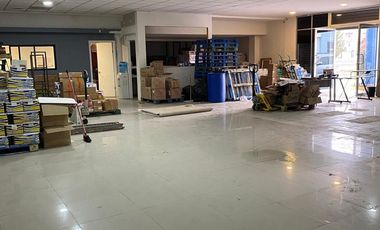 PLAZA LOS NOGALES SOBRE AVENIDA LOS NOGALES 2 LOCALES JUNTOS EN ESQUINA