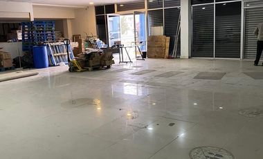 PLAZA LOS NOGALES SOBRE AVENIDA LOS NOGALES 2 LOCALES JUNTOS EN ESQUINA