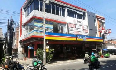 DIJUAL RUANG USAHA 3 LANTAI STRATEGIS DEPAN KAMPUS UPN SETURAN SLEMAN YOGYA
