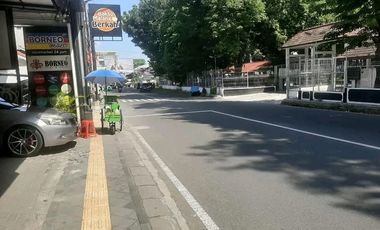 DIJUAL RUANG USAHA 3 LANTAI STRATEGIS DEPAN KAMPUS UPN SETURAN SLEMAN YOGYA
