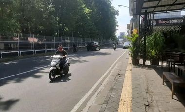 DIJUAL RUANG USAHA 3 LANTAI STRATEGIS DEPAN KAMPUS UPN SETURAN SLEMAN YOGYA