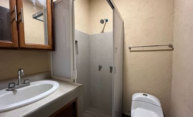 Renta de Oficinas en planta alta sobre Av. Solidaridad, en la colonia Molino de Parras, a unos minutos de Calzada La Huerta y el Monumento  L Cárdenas