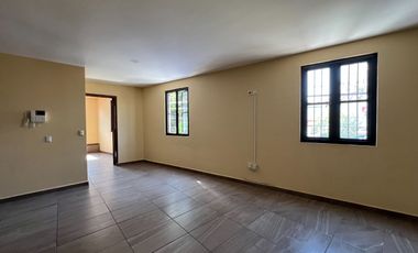 Renta de Oficinas en planta alta sobre Av. Solidaridad, en la colonia Molino de Parras, a unos minutos de Calzada La Huerta y el Monumento  L Cárdenas