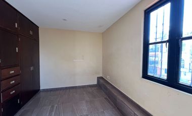 Renta de Oficinas en planta alta sobre Av. Solidaridad, en la colonia Molino de Parras, a unos minutos de Calzada La Huerta y el Monumento  L Cárdenas