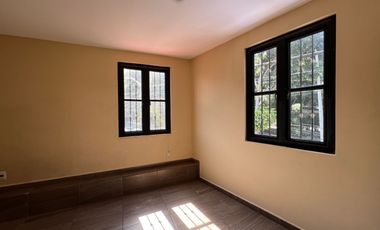 Renta de Oficinas en planta alta sobre Av. Solidaridad, en la colonia Molino de Parras, a unos minutos de Calzada La Huerta y el Monumento  L Cárdenas