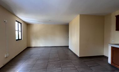 Renta de Oficinas en planta alta sobre Av. Solidaridad, en la colonia Molino de Parras, a unos minutos de Calzada La Huerta y el Monumento  L Cárdenas