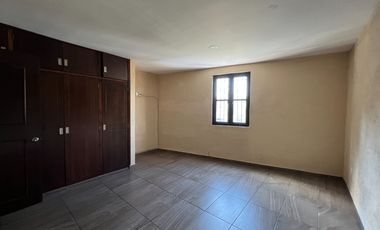 Renta de Oficinas en planta alta sobre Av. Solidaridad, en la colonia Molino de Parras, a unos minutos de Calzada La Huerta y el Monumento  L Cárdenas