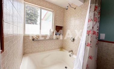 Casa en venta en Jesús del Monte, Cuajimalpa, CDMX. Con 2 recamaras, 3 baños y servicios básicos.