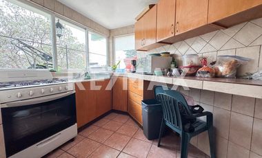 Casa en venta en Jesús del Monte, Cuajimalpa, CDMX. Con 2 recamaras, 3 baños y servicios básicos.