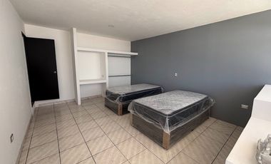 Renta cuarto con baño y servicios. Col. Lagunela. Laguna de San Baltazar.