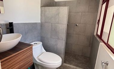 Renta cuarto con baño y servicios. Col. Lagunela. Laguna de San Baltazar.