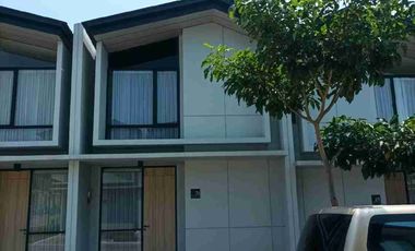 Di Kontrakan Rumah 2 Lantai 3 Kamar Tidur di Kawasan KIIC Karawang.