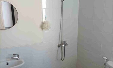 Di Kontrakan Rumah 2 Lantai 3 Kamar Tidur di Kawasan KIIC Karawang.