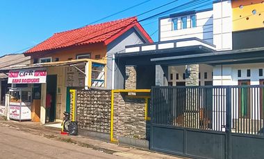 JUAL RUMAH DAN 2 RUKO