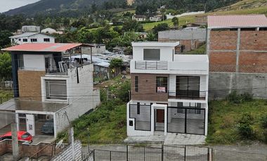 EDIFICIO EN VENTA DE 4 DEPARTAMENTOS SUR LOJA