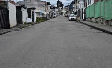 EDIFICIO EN VENTA DE 4 DEPARTAMENTOS SUR LOJA