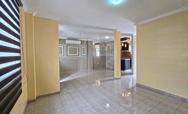 Alquiler de Casa de 2 Pisos y 3 Dormitorios con anaqueles y closets - Villa Bonita Etapa 5 Exterior, Vía a Daule