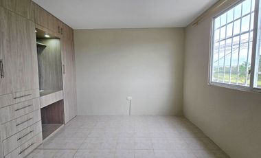 Alquiler de Casa de 2 Pisos y 3 Dormitorios con anaqueles y closets - Villa Bonita Etapa 5 Exterior, Vía a Daule