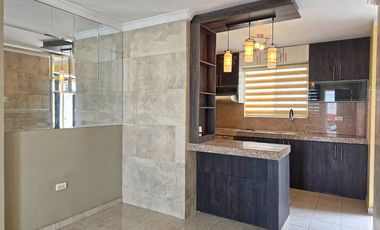 Alquiler de Casa de 2 Pisos y 3 Dormitorios con anaqueles y closets - Villa Bonita Etapa 5 Exterior, Vía a Daule