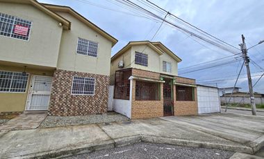 Alquiler de Casa de 2 Pisos y 3 Dormitorios con anaqueles y closets - Villa Bonita Etapa 5 Exterior, Vía a Daule