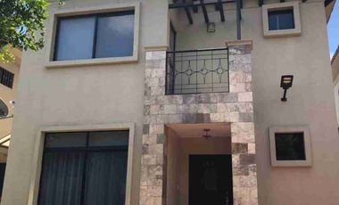 SE ALQUILA LINDA VILLA EN BOSQUES DE LA COSTA.