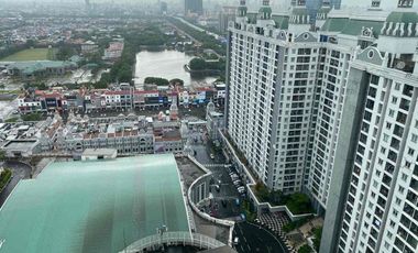 Double Balcony, Apartement Frenchwalk Di Kelapa Gading Jakarta Utara