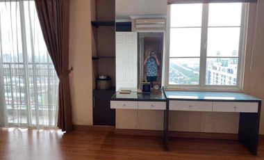 Double Balcony, Apartement Frenchwalk Di Kelapa Gading Jakarta Utara