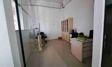 Ruko strategis, fasilitas lengkap, ada akses lift barang