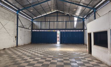 DIJUAL CEPAT – GUDANG / EX SHOWROOM MOBIL Pinggir Jalan Raya Cimuning – Bantar Gebang Gudang strategis bekas showroom mobil.