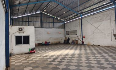 DIJUAL CEPAT – GUDANG / EX SHOWROOM MOBIL Pinggir Jalan Raya Cimuning – Bantar Gebang Gudang strategis bekas showroom mobil.