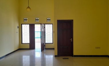 Spacious House for Rent in Wisma Mojongapit Indah, Jombang