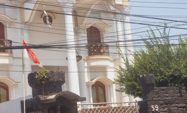 Rumah Gaya Classic Modern Strategis di Pusat Kota Cirebon