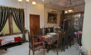 Rumah Gaya Classic Modern Strategis di Pusat Kota Cirebon