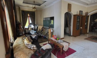 Rumah Gaya Classic Modern Strategis di Pusat Kota Cirebon