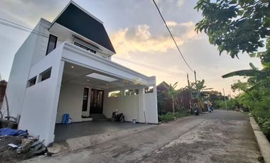 RUMAH MEWAH SIAP HUNI FURNISHED DI MAGUWOHARJO