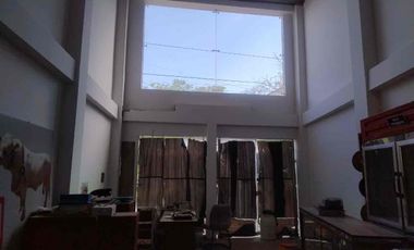 SE VENDE O SE ARRIENDA CON OPCIÓN DE COMPRA LOCAL COMERCIAL GRANDE EN “L” – ZONA CENTRO, YOPAL
