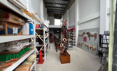 SE VENDE O SE ARRIENDA CON OPCIÓN DE COMPRA LOCAL COMERCIAL GRANDE EN “L” – ZONA CENTRO, YOPAL