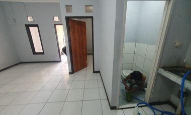 DISEWAKAN RUMAH DI DAERAH MANJAHLEGA MARGAHAYU RAYA KOTA BANDUNG