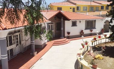 CASA en VENTA - EN LA MITAD DEL MUNDO