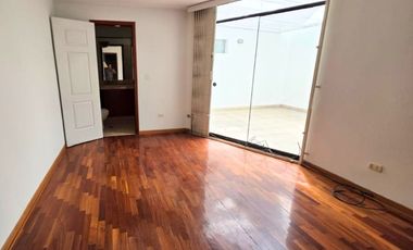 VENDO DEPARTAMENTO FRENTE A PARQUE EN MONTERRICO SURCO